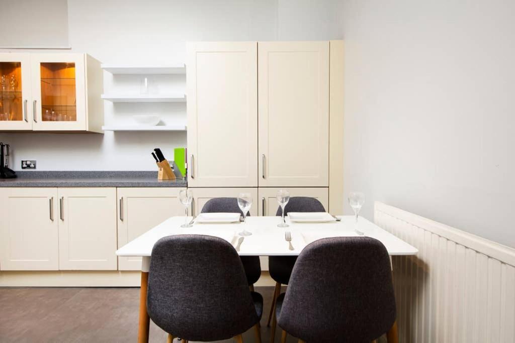 Clifton Spacious 3 Bed Apt & Parking - Simplycheckin Бристоль Екстер'єр фото
